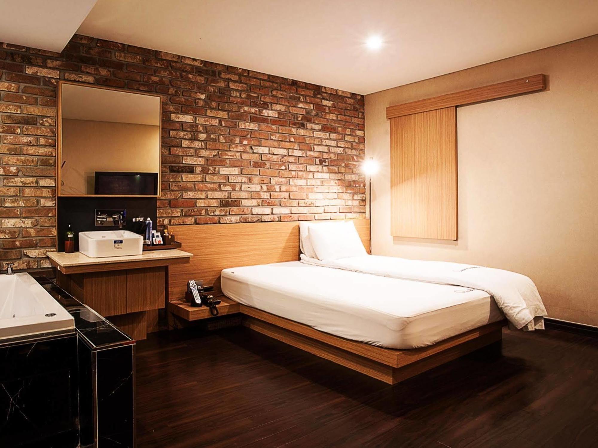 Comma Hotel Busan Esterno foto