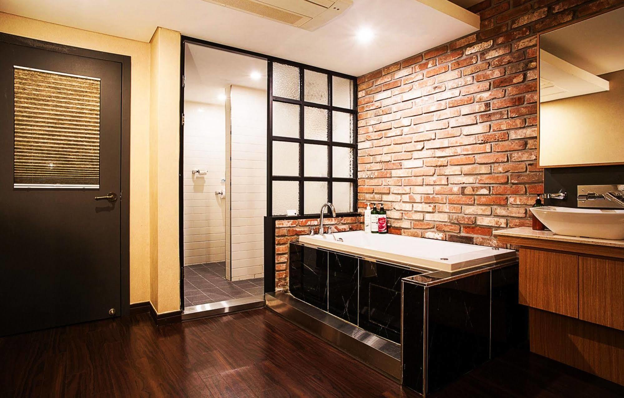 Comma Hotel Busan Esterno foto