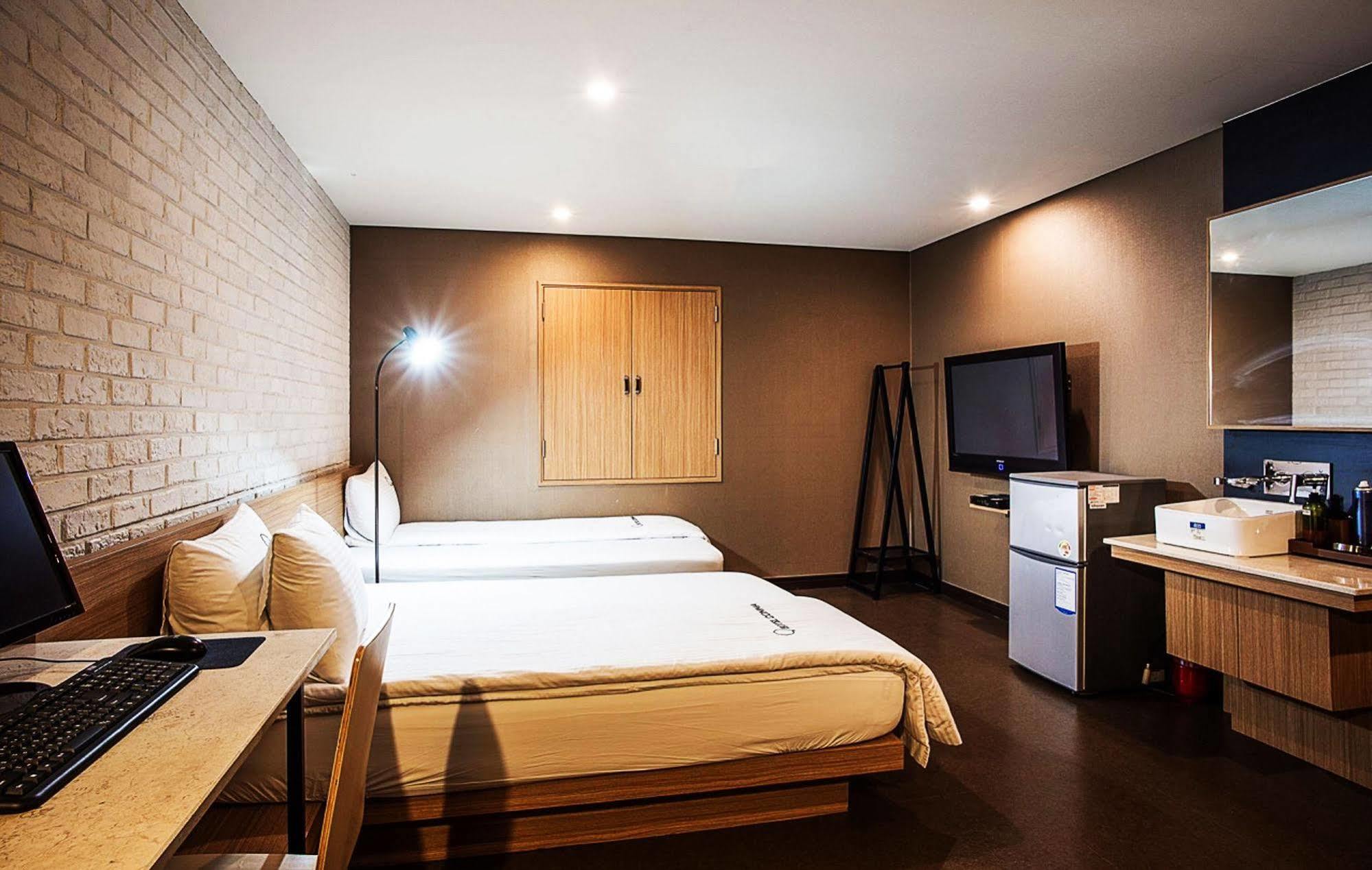 Comma Hotel Busan Esterno foto
